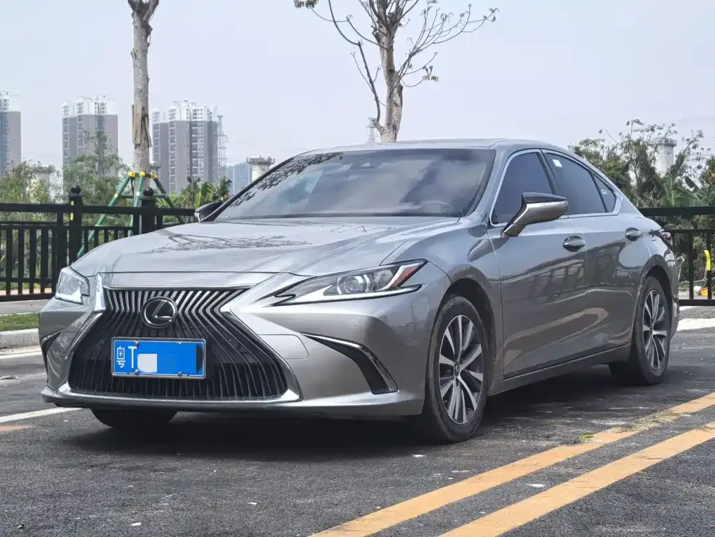 Lexus ES — фото 1