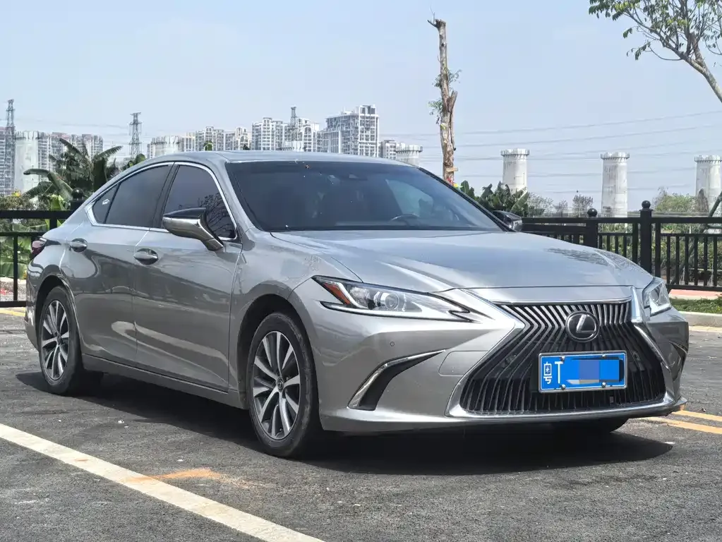 Lexus ES — фото 10