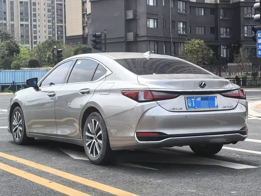 Lexus ES — фото 8