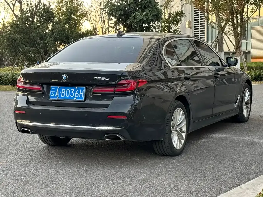BMW 5 Series — фото 6