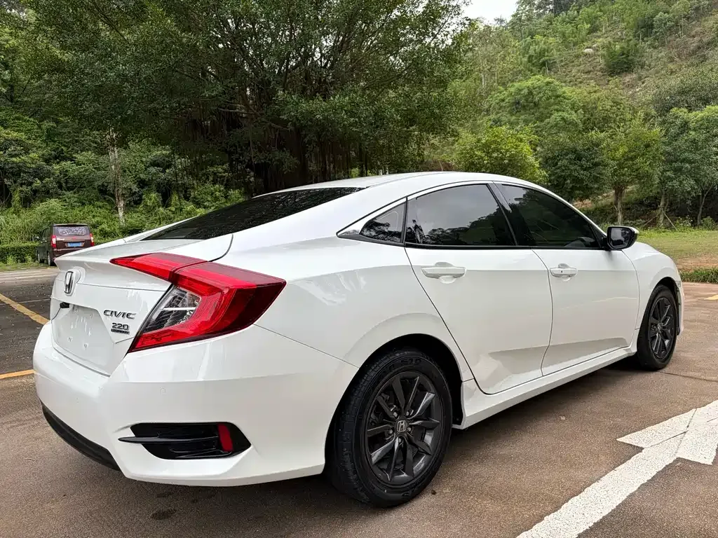 Honda Civic — фото 7