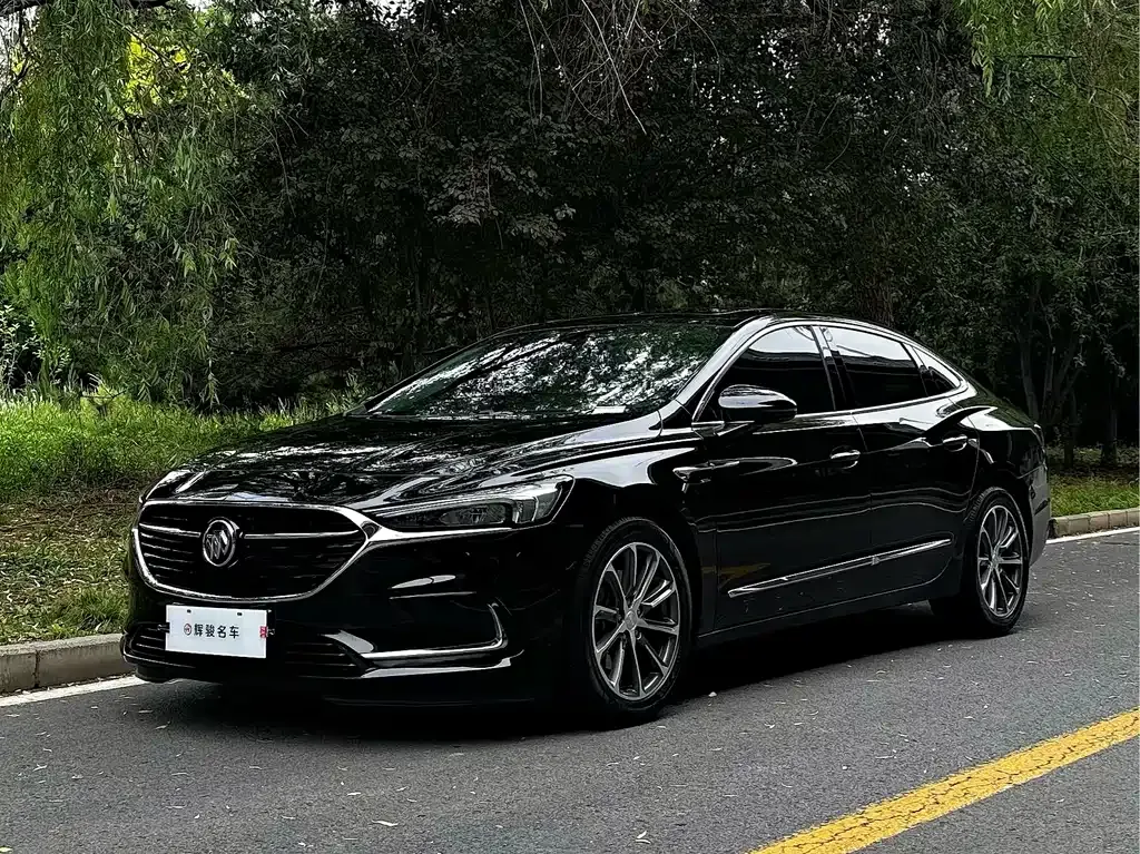 Buick LaCrosse — фото 1
