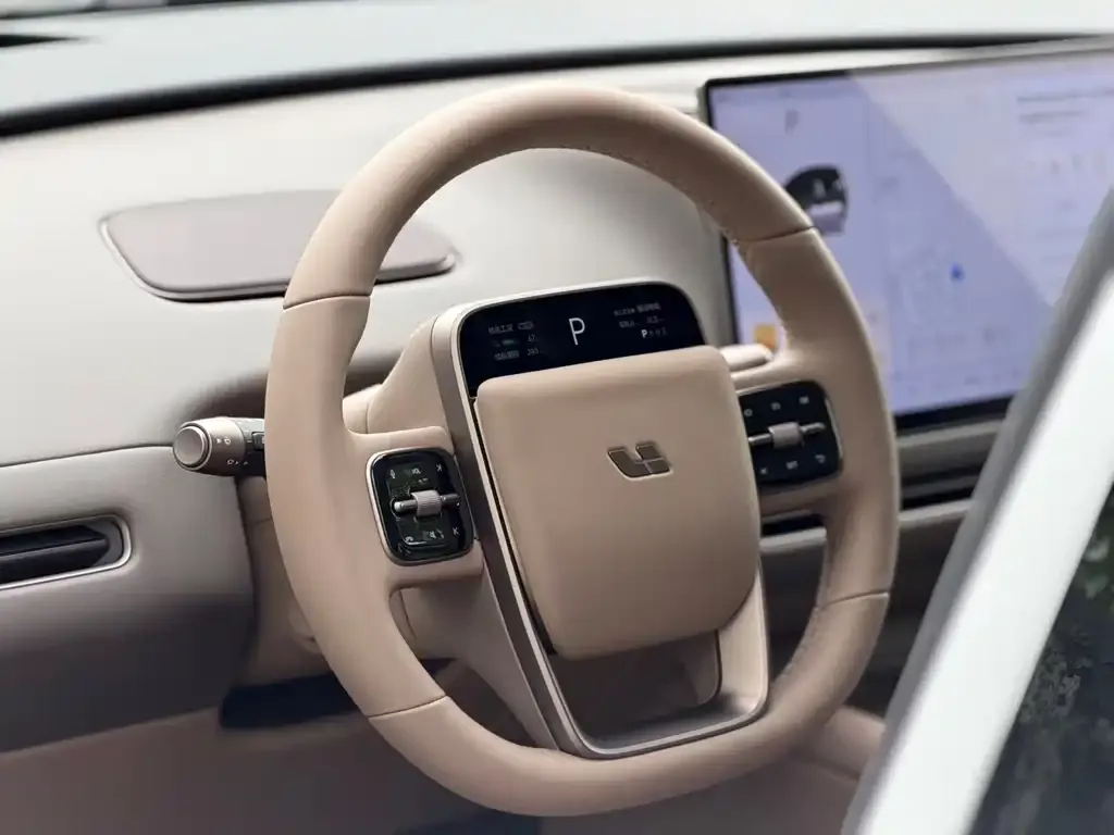 Li Auto i8 — фото 2