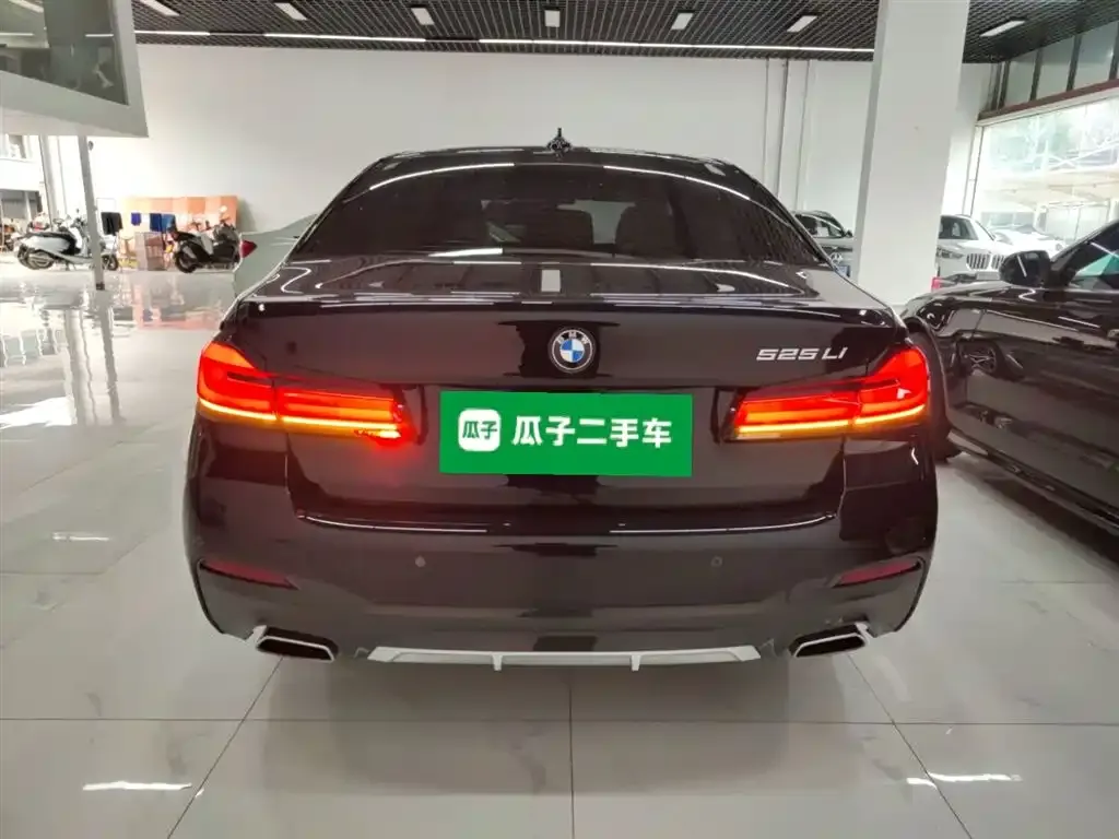 BMW 5 Series — фото 10