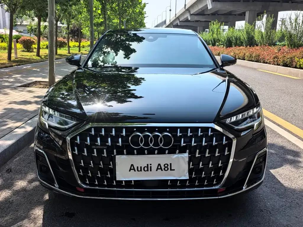 Audi A8 — фото 5