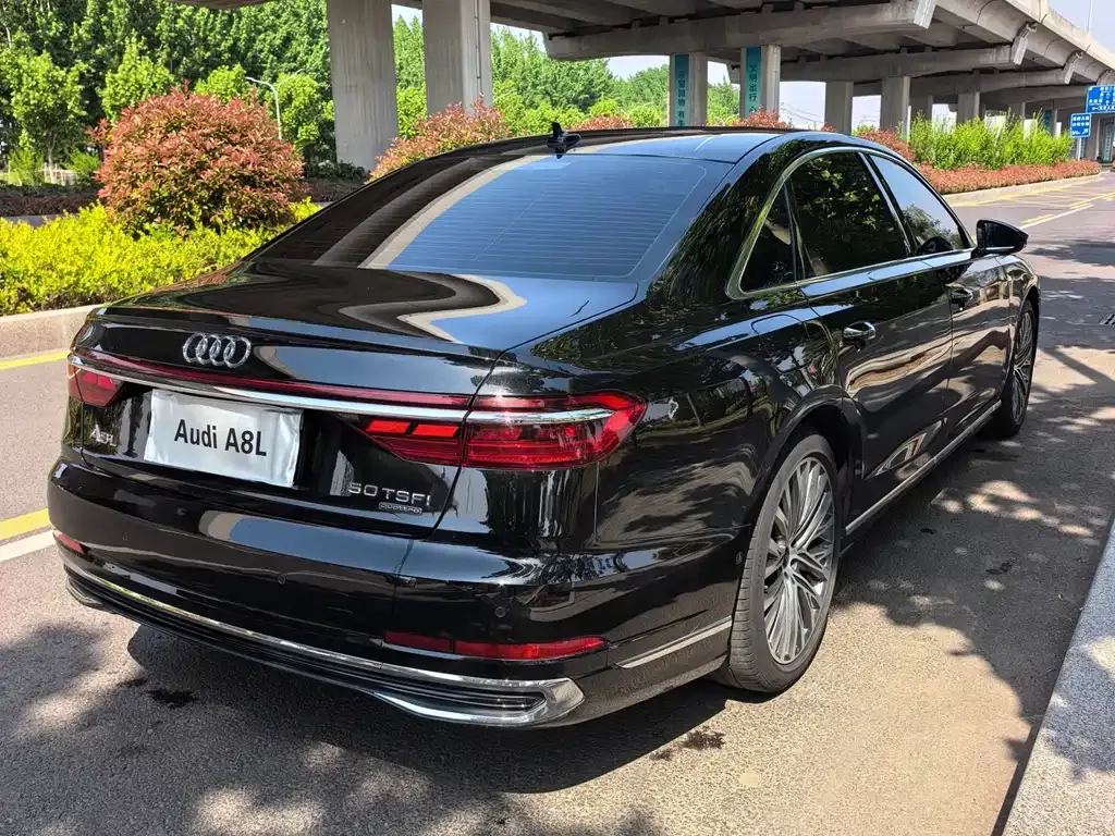 Audi A8 — фото 6