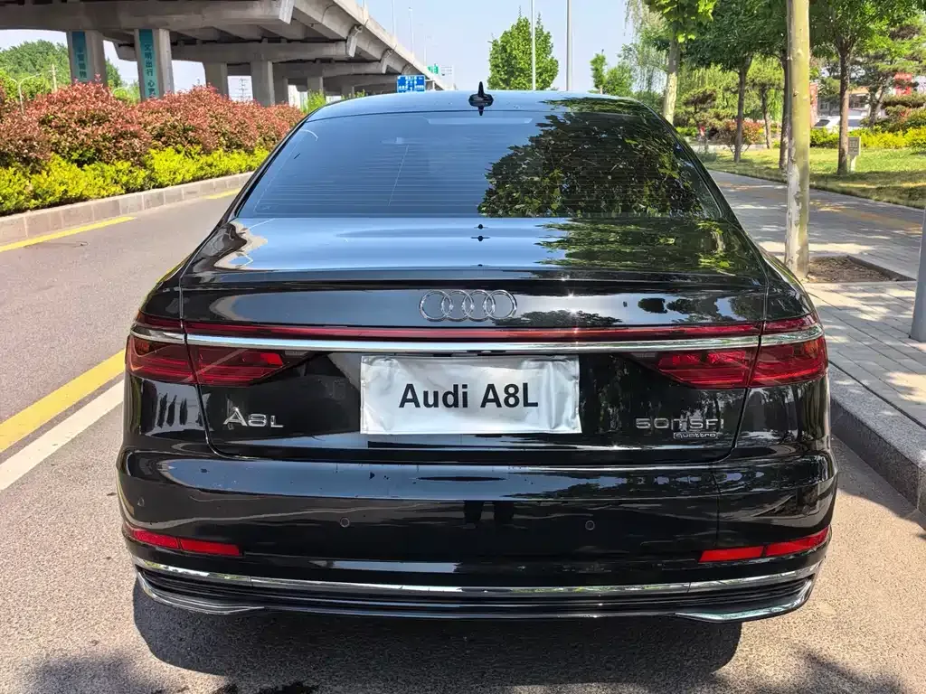 Audi A8 — фото 7