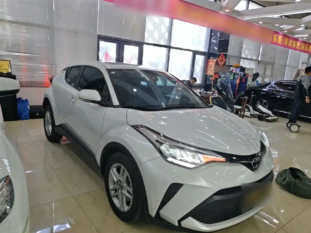 Toyota C-HR — фото 8