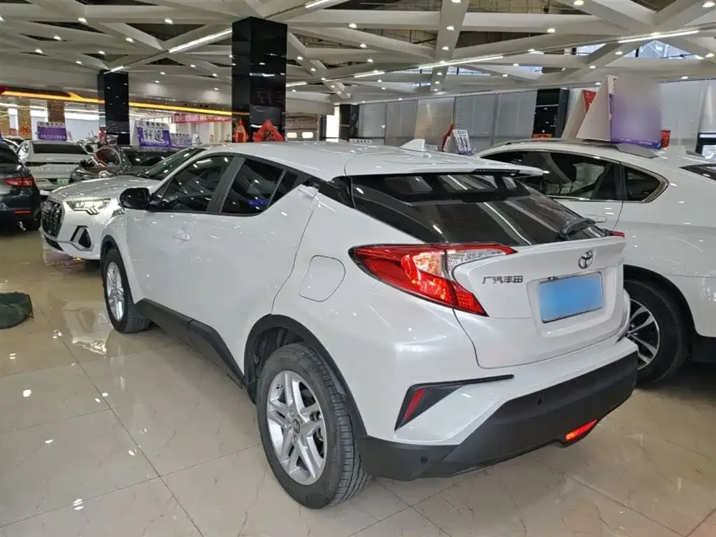 Toyota C-HR — фото 10