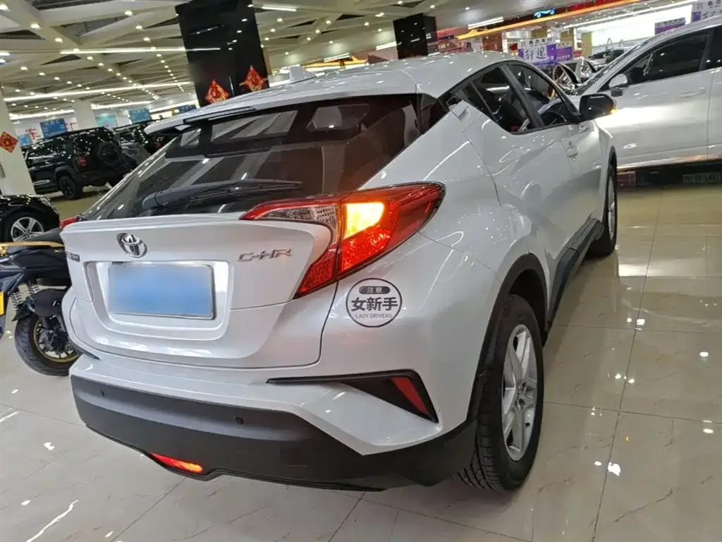 Toyota C-HR — фото 7