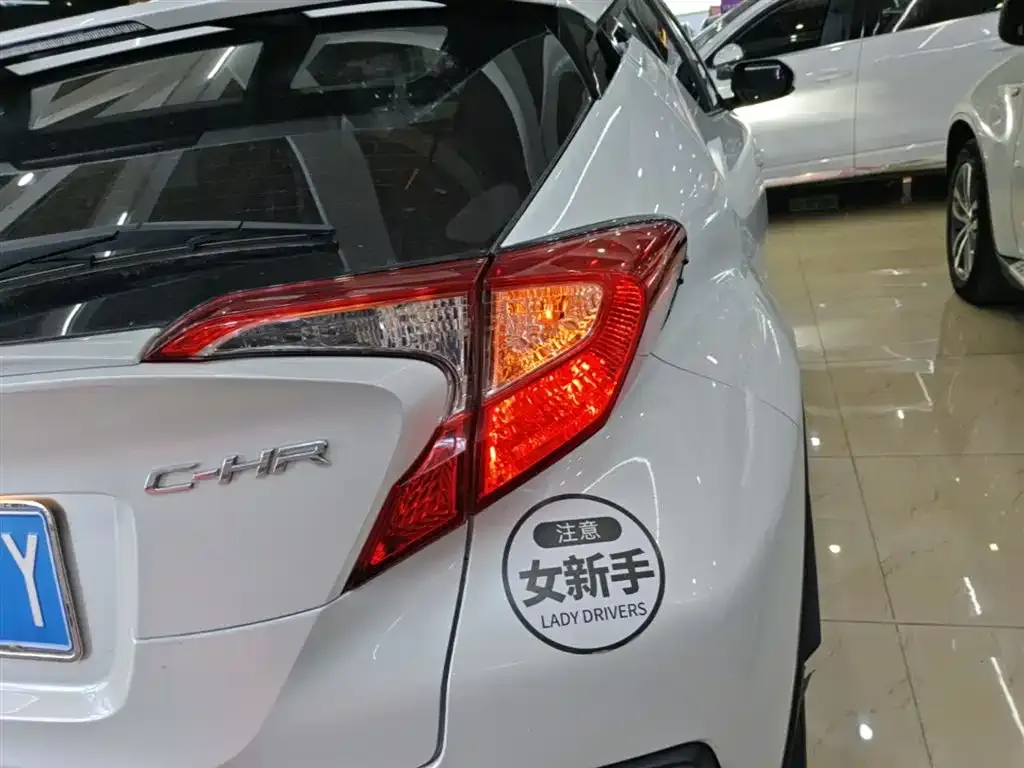 Toyota C-HR — фото 9