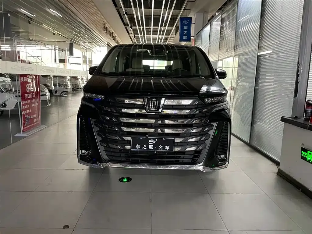 Toyota Vellfire — фото 4