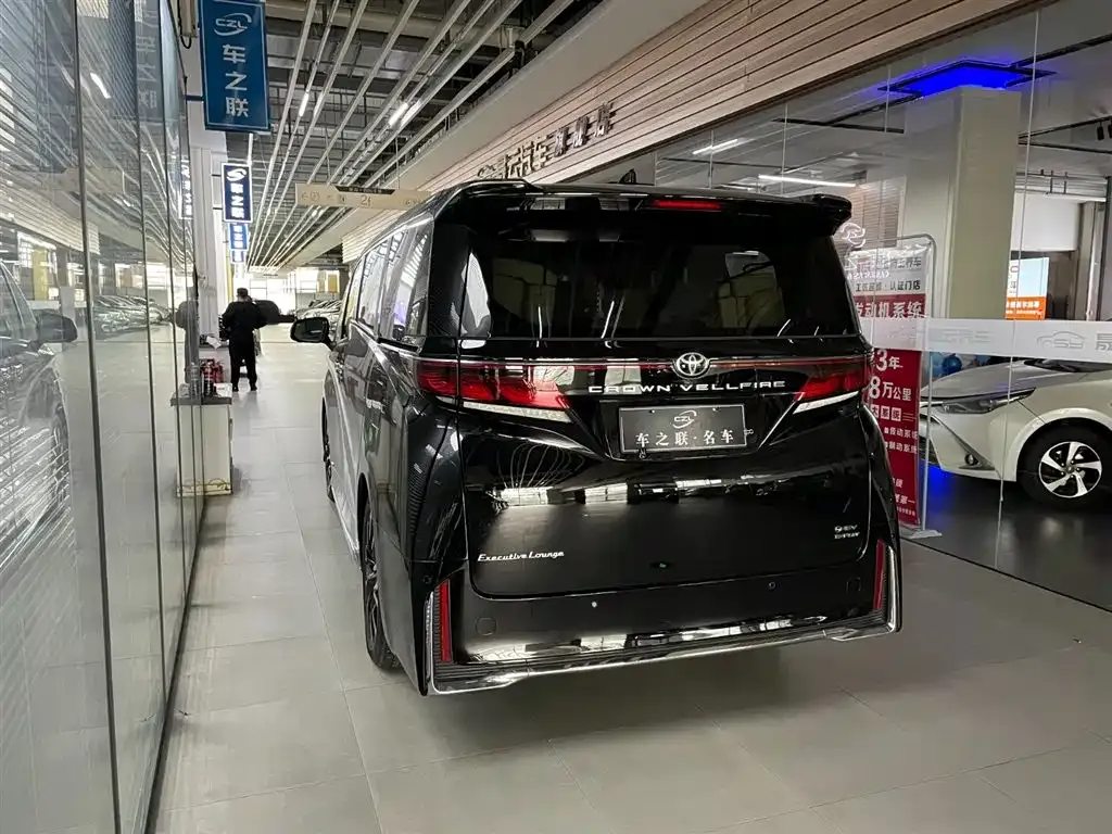 Toyota Vellfire — фото 7