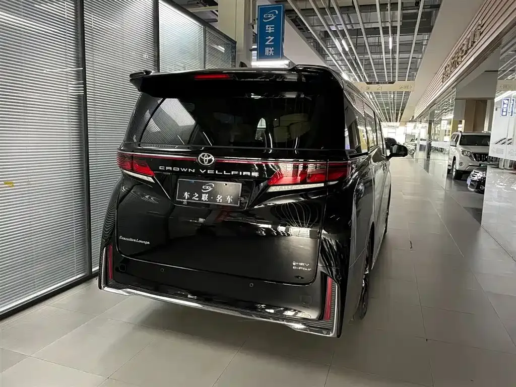 Toyota Vellfire — фото 3