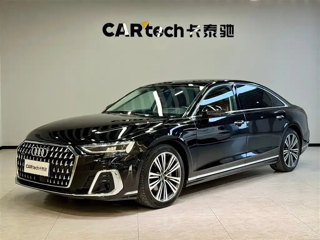 Audi A8 — фото 1