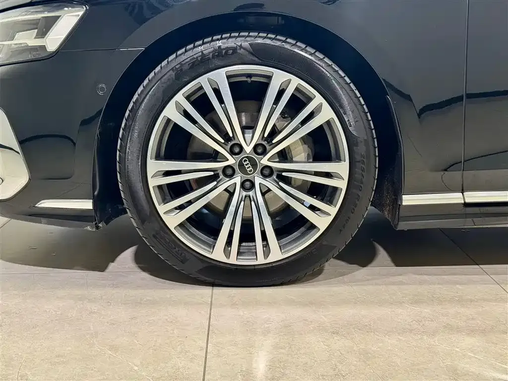 Audi A8 — фото 9