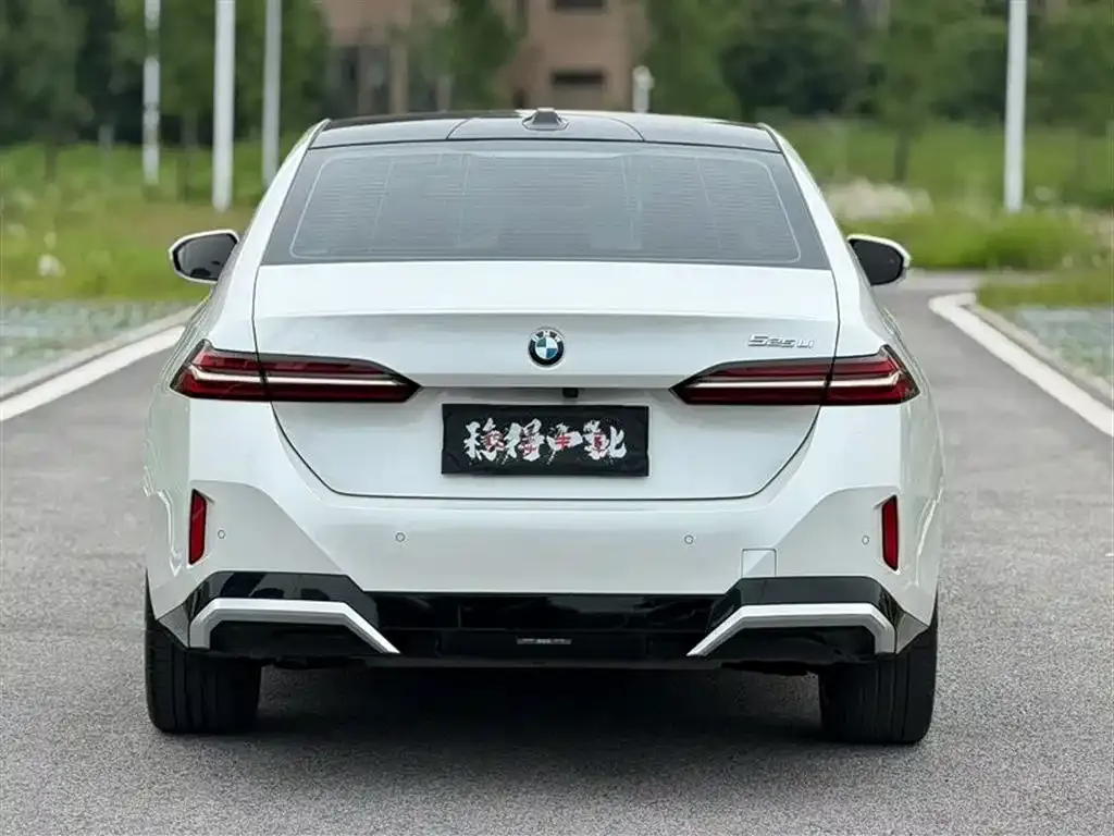 BMW 5 Series — фото 2