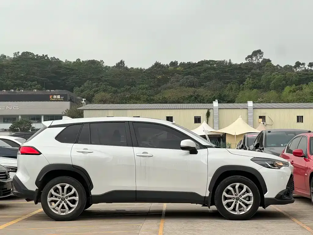 Toyota Frontlander 2023 из CN, фото 4