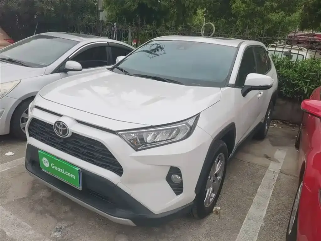 Toyota RAV4 — фото 8