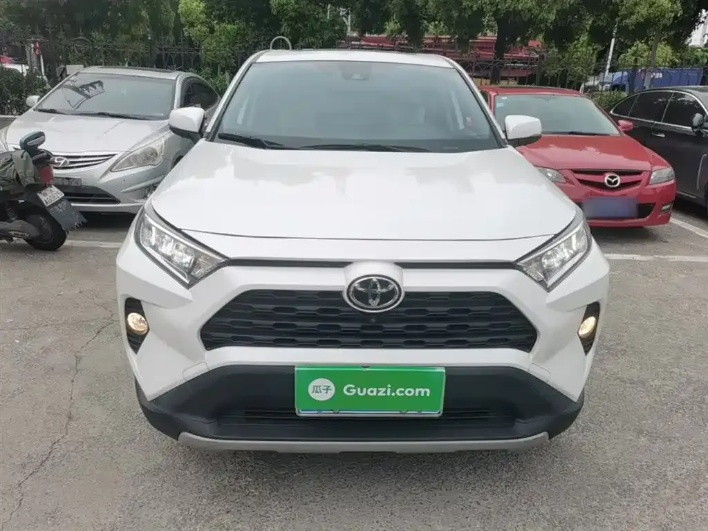 Toyota RAV4 — фото 3