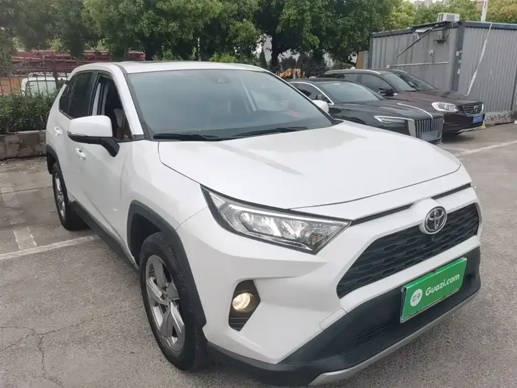 Toyota RAV4 — фото 10