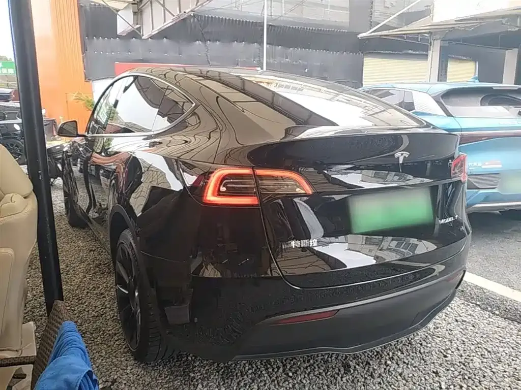 Tesla Model Y — фото 9