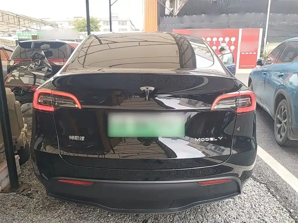 Tesla Model Y — фото 5