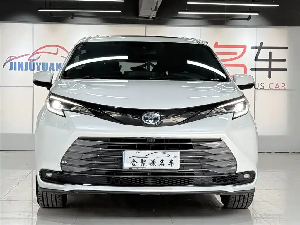 Toyota Sienna — фото 7