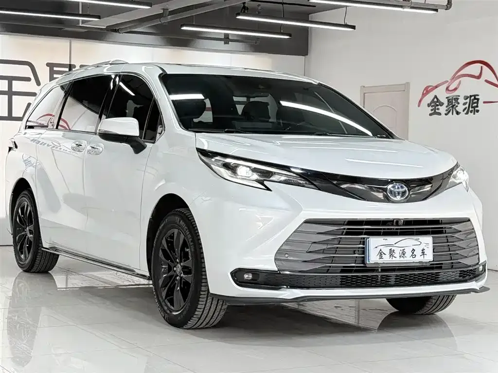Toyota Sienna — фото 4