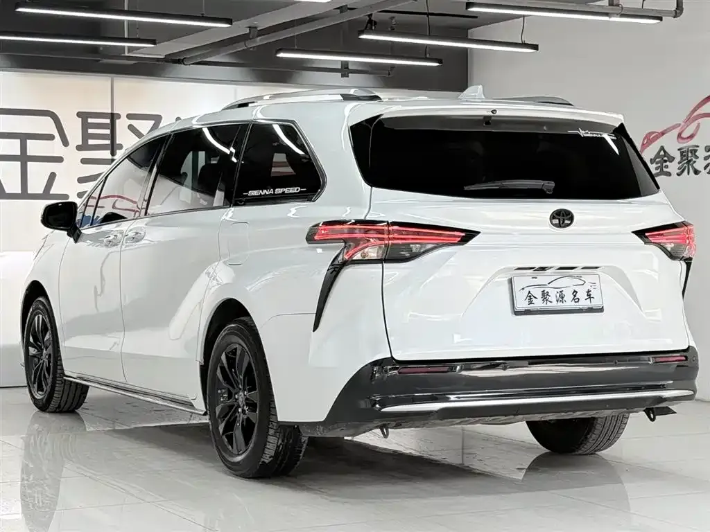Toyota Sienna — фото 6