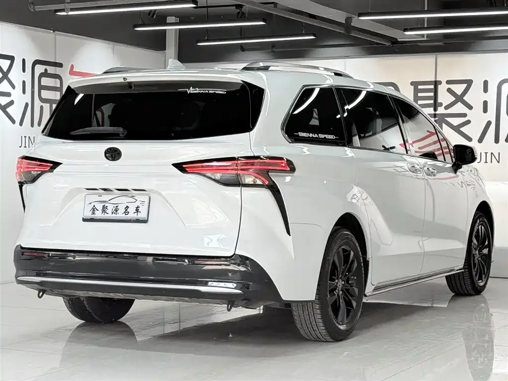 Toyota Sienna — фото 9