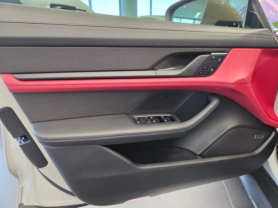 Porsche Taycan 2025 из KR, фото 8