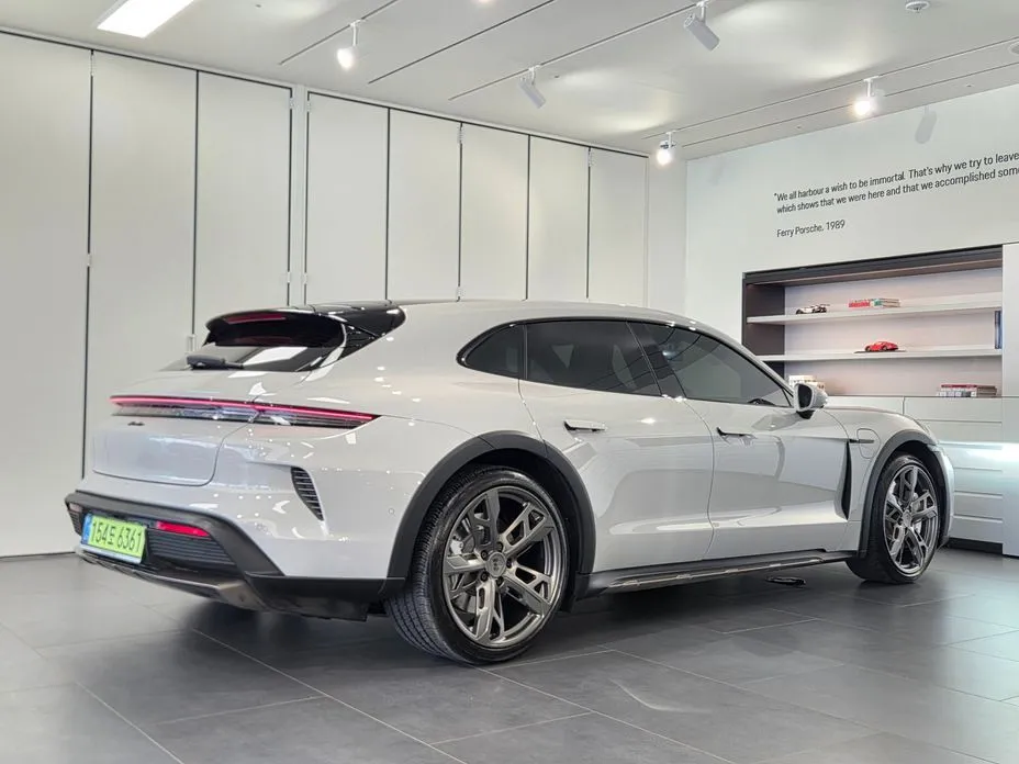 Porsche Taycan 2025 из KR, фото 4