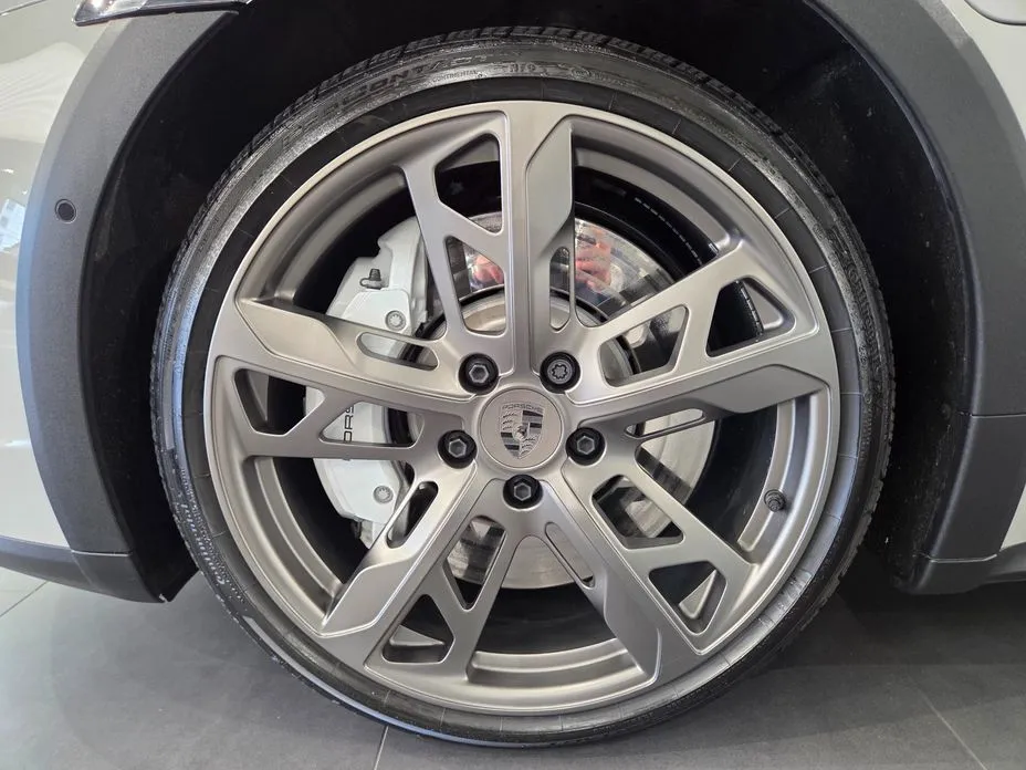 Porsche Taycan 2025 из KR, фото 10