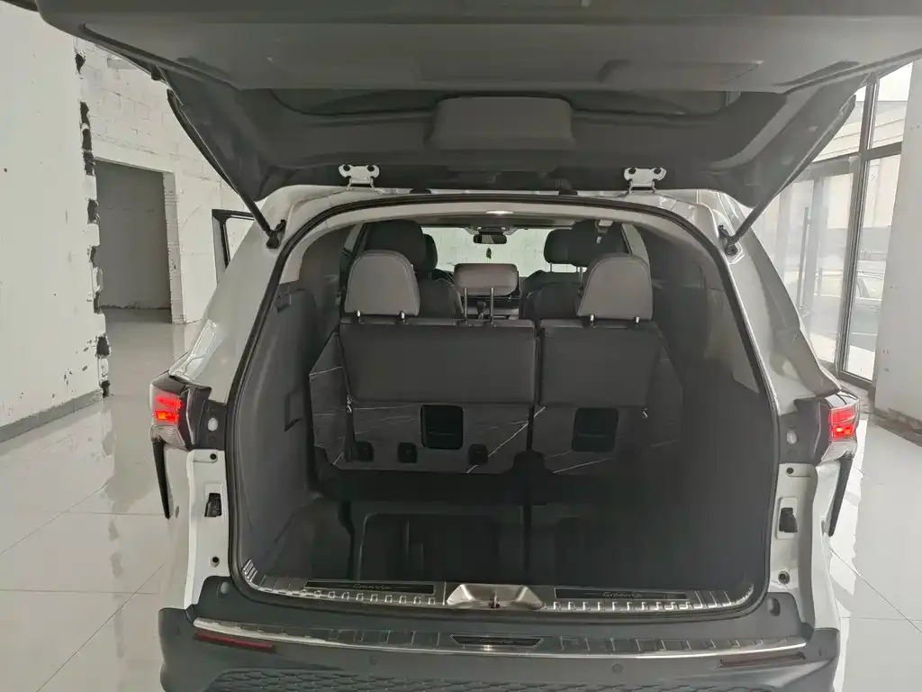 Toyota Granvia — фото 9