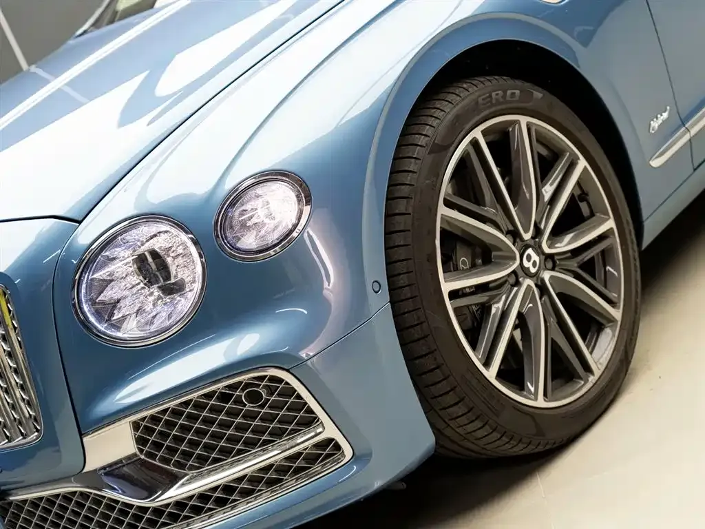 Bentley Flying Spur PHEV 2023 из CN, фото 10