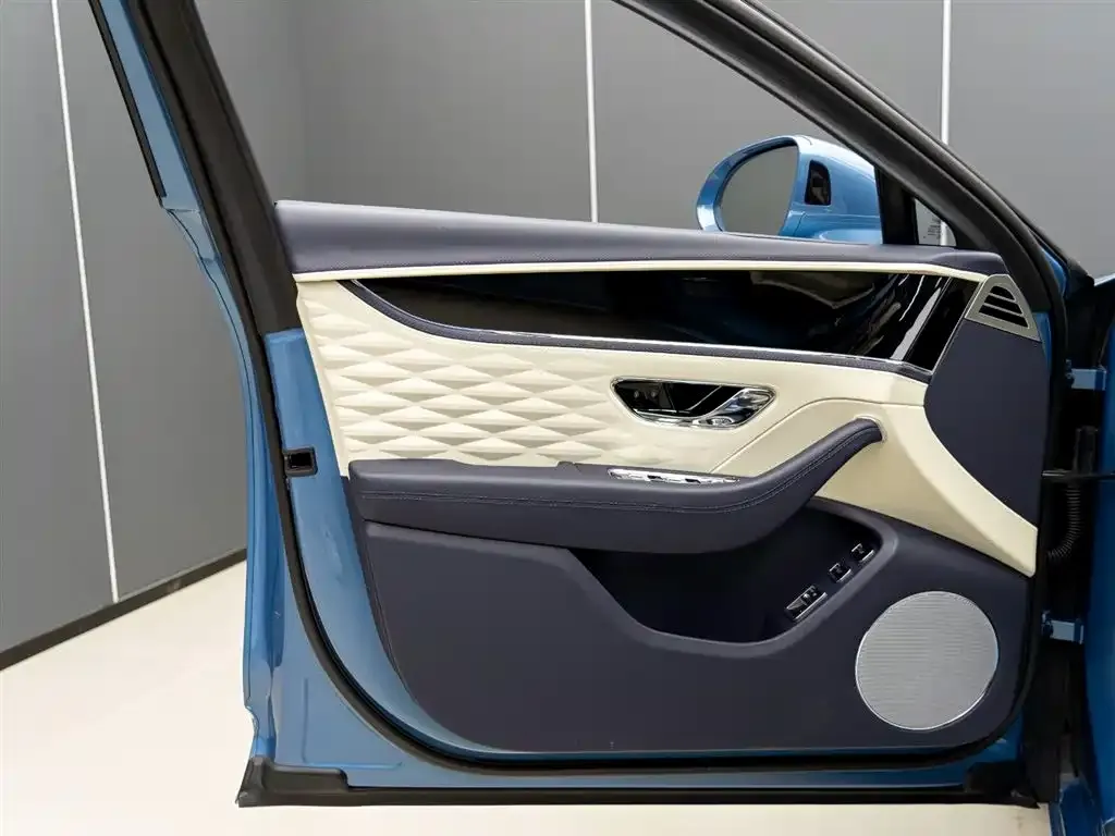 Bentley Flying Spur PHEV 2023 из CN, фото 3