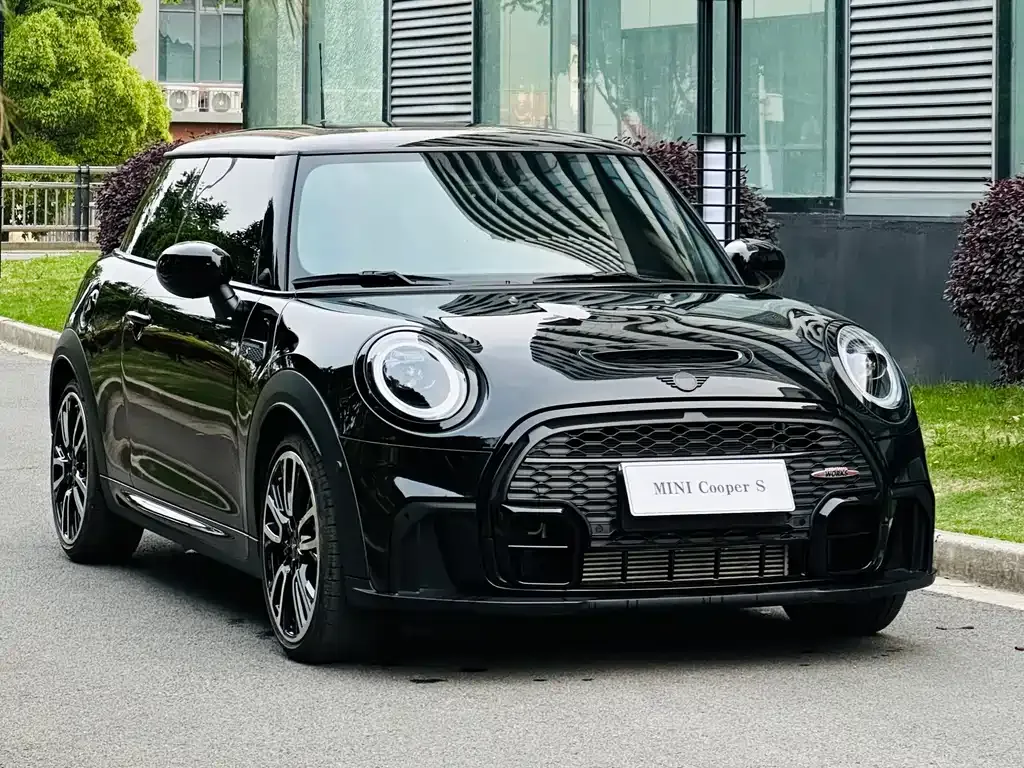MINI Cooper (3-door) — фото 1