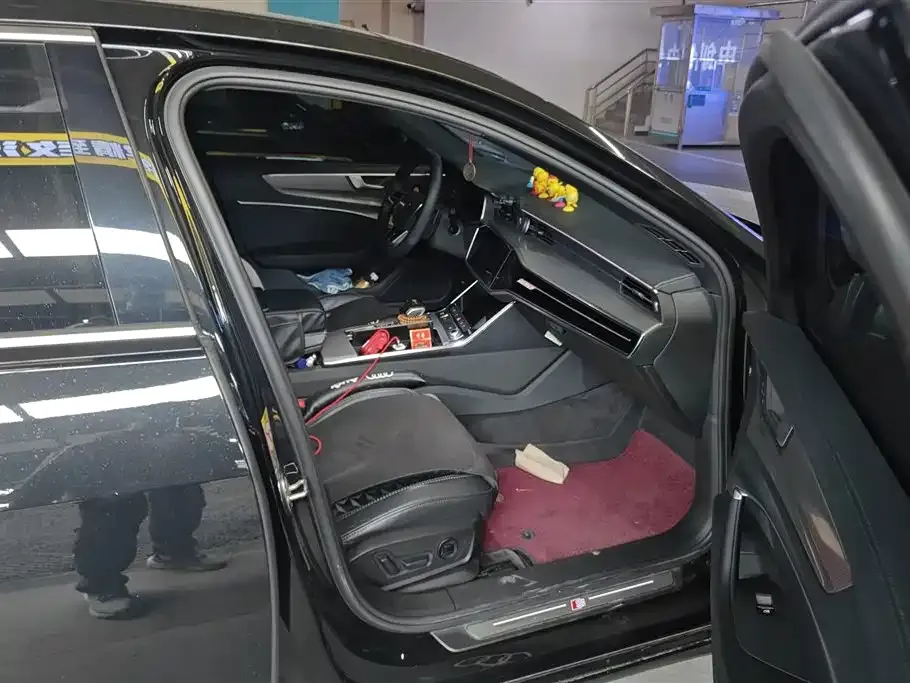 Audi A6L 2022 из CN, фото 10