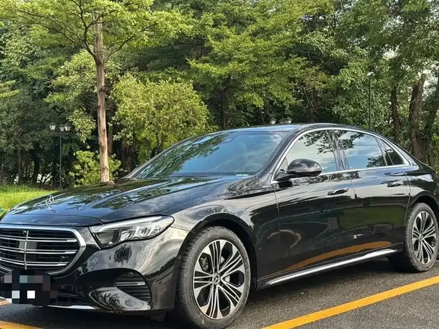 Mercedes-Benz E-Class — фото 1