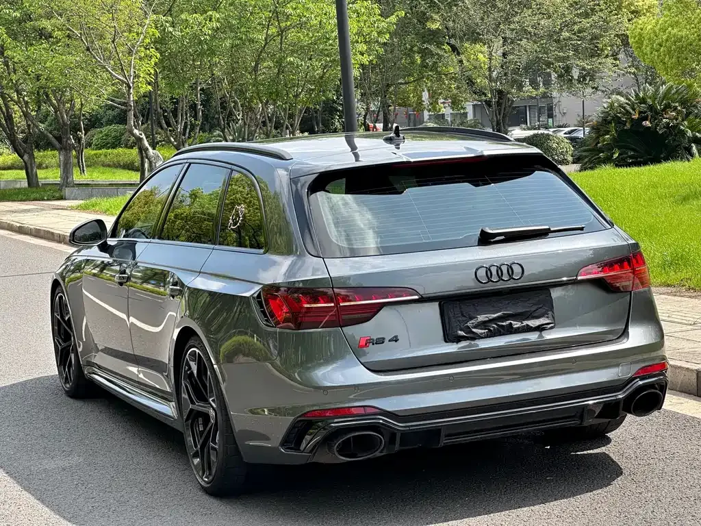 Audi RS 4 2024 из CN, фото 9