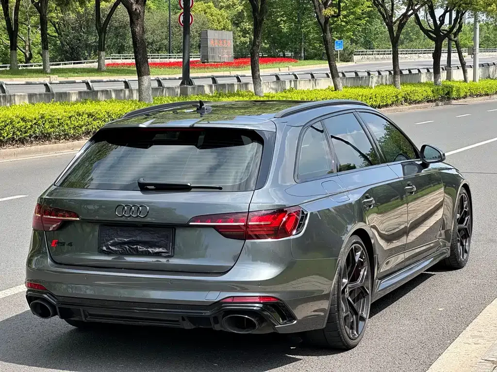 Audi RS 4 2024 из CN, фото 7