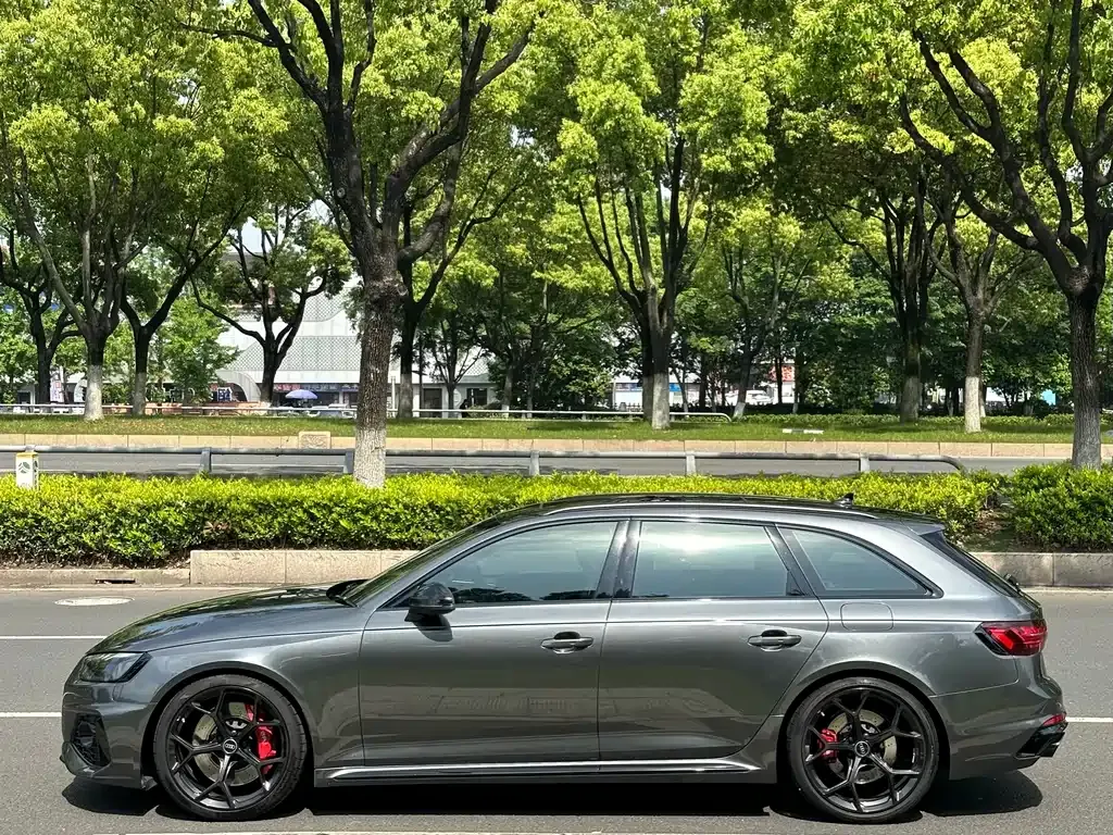 Audi RS 4 2024 из CN, фото 4