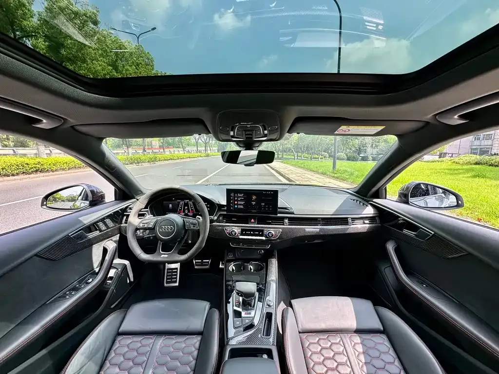 Audi RS 4 2024 из CN, фото 2