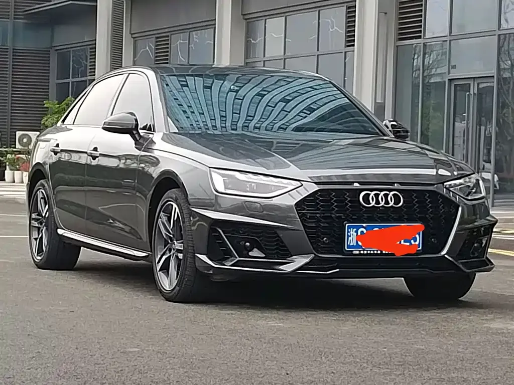 Audi A4L — фото 1