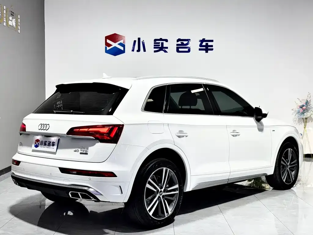Audi Q5L — фото 10
