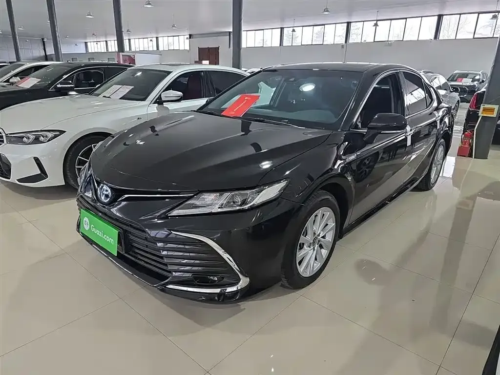 Toyota Camry — фото 2