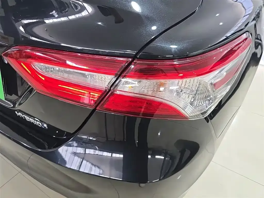 Toyota Camry — фото 5