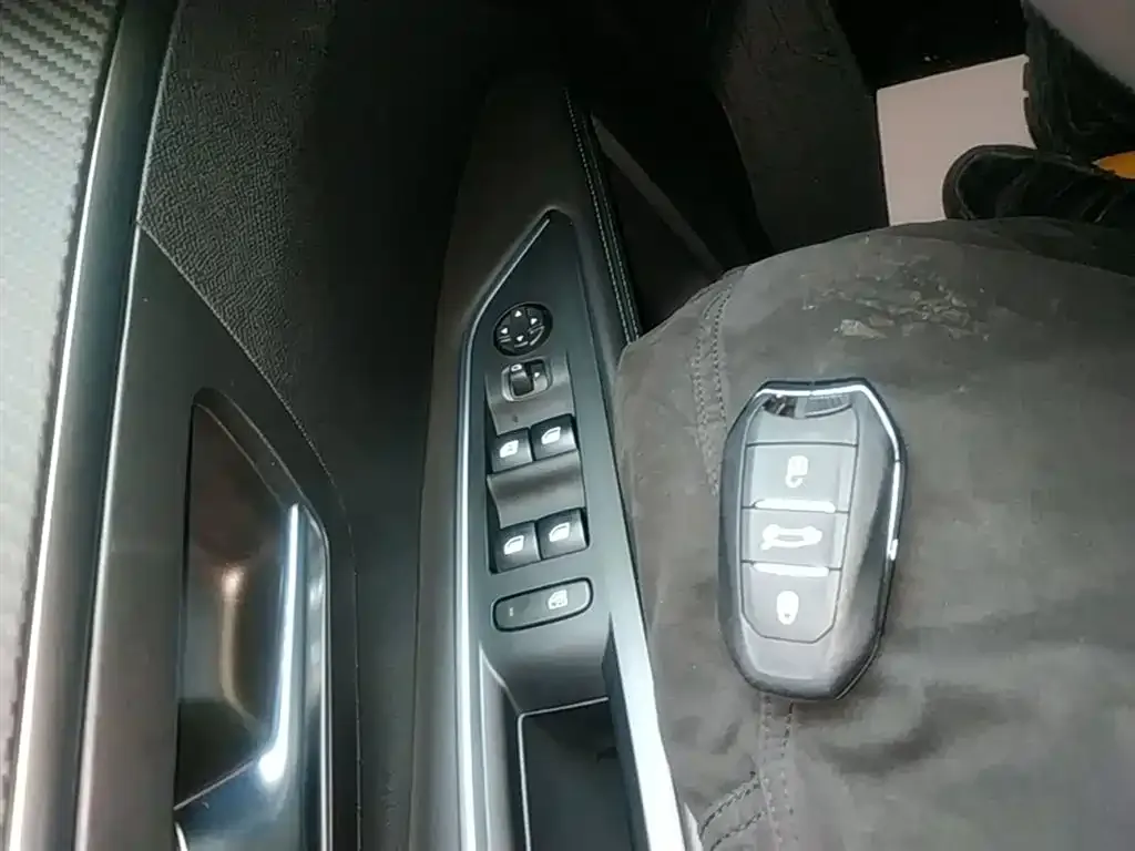 Peugeot 5008 2024 из CN, фото 2