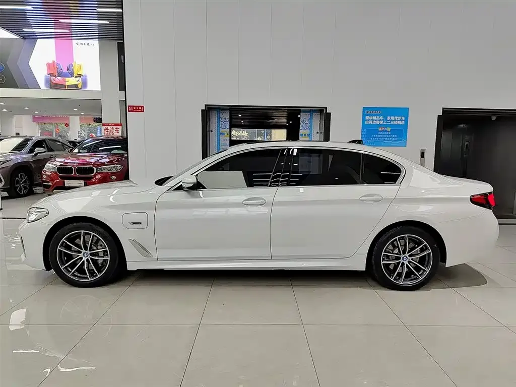 BMW 5 Series New Energy — фото 9